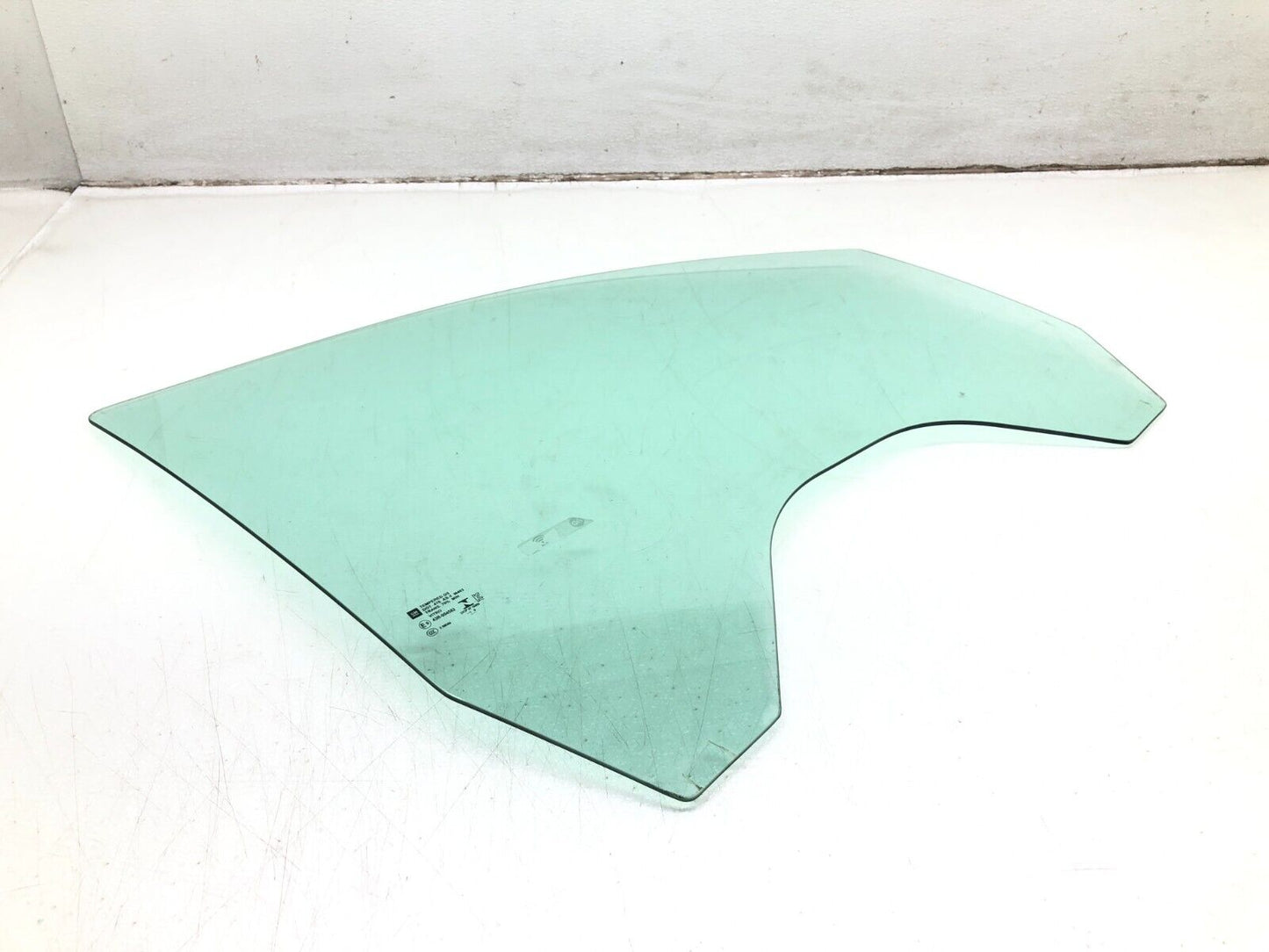 2015-2020 CHEVROLET SUBURBAN TAHOE RIGHT PASS FRONT DOOR WINDOW GLASS PANEL OEM